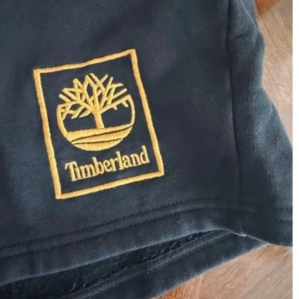 Timberland men’s fleece sweat shorts in classic black with orange logo -XL